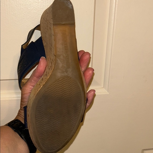Tommy Hilfiger Women's Blue and Tan platform, wedge Sandals, size 7 1/2 - Picture 6 of 11
